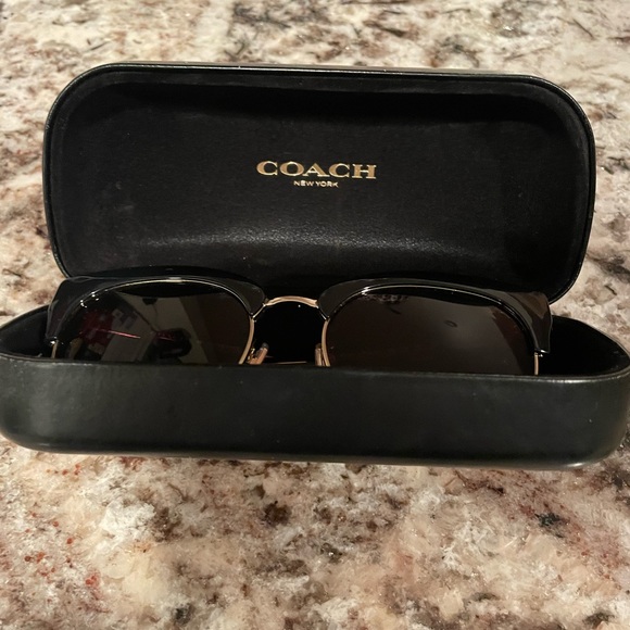 Coach sunglasses with case - Picture 4 of 5